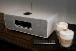 RUARK-AUDIO-R3-KOMPAKTOWY-I-EKSKLUZYWNY-ALL-IN-ONE-Zalaczone-wyposazenie-pilot-baterie-klucz-do-anteny-antena-teleskopowa-zasilacz-sieciowy-wtyczki-do-zasilacza-AC-instrukcja-obslugi.jpg